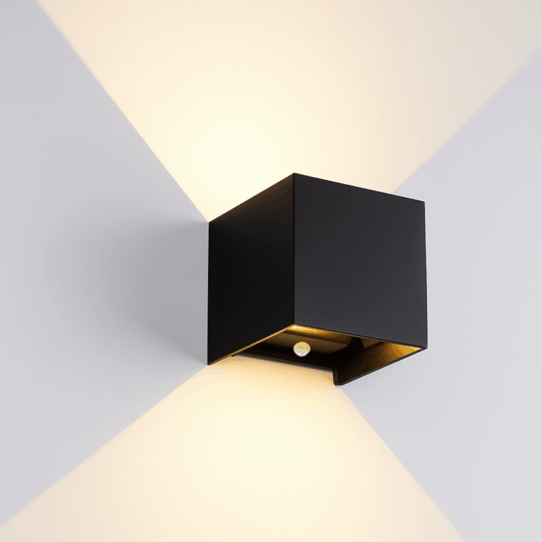 Qube PIR Bewegingssensor Wandlamp LED 6Watt ZWART 230Volt IP65