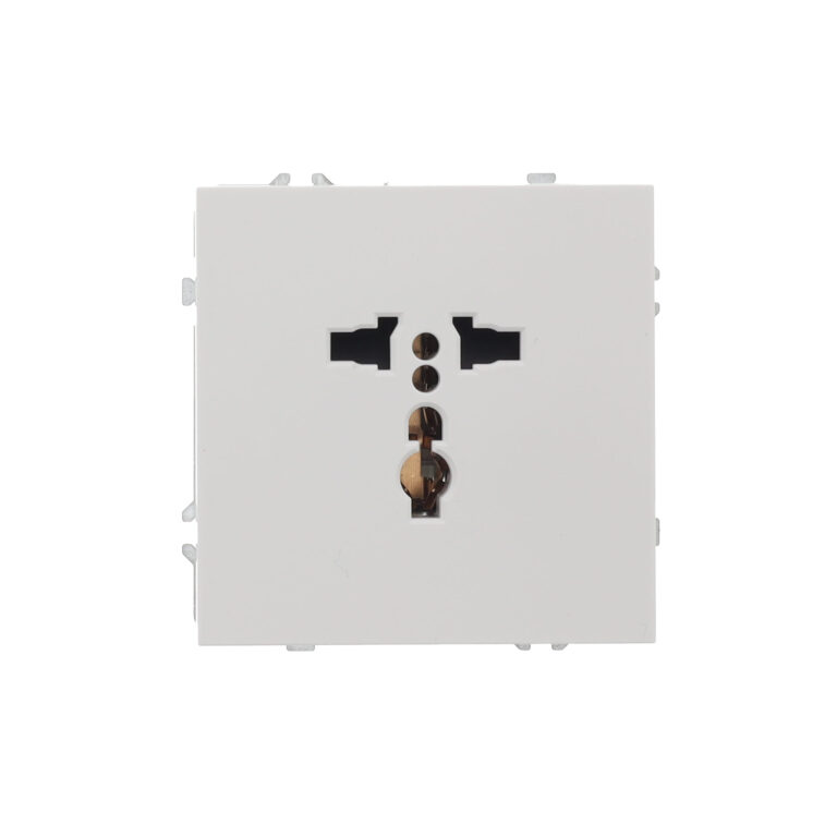 Geaard universeel wereld stopcontact Milaan wit